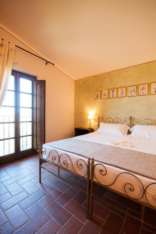 Agriturismo Borgo Tra Gli Olivi Castiglion Fiorentino Exterior foto